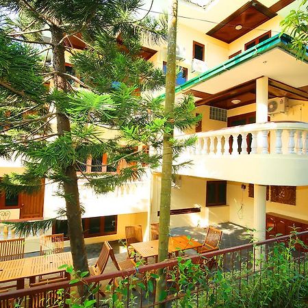 Hotel Hundred Moon Rangun Zewnętrze zdjęcie