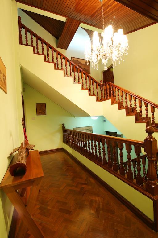 Hotel Hundred Moon Rangun Zewnętrze zdjęcie