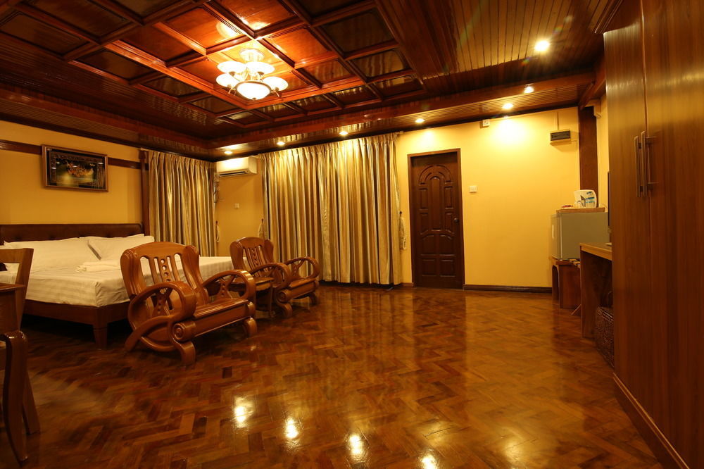Hotel Hundred Moon Rangun Zewnętrze zdjęcie
