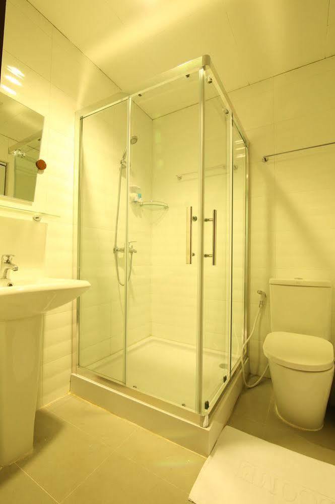 Hotel Hundred Moon Rangun Zewnętrze zdjęcie